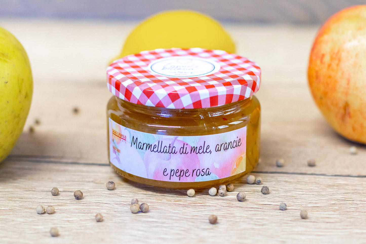 Marmellata di mele, arance e pepe rosa