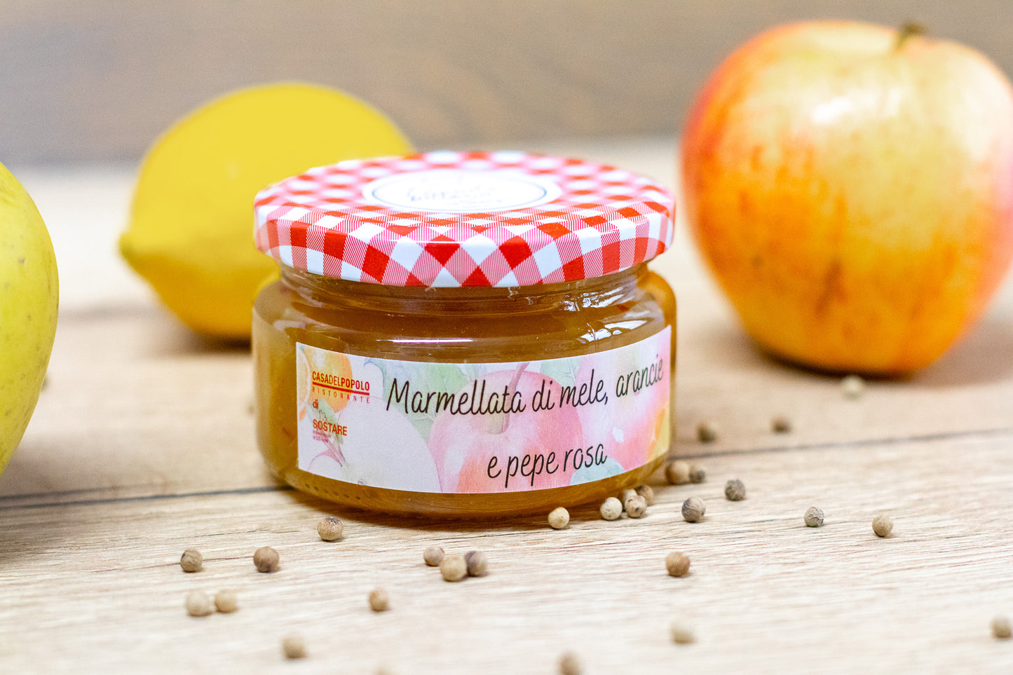 Marmellata di mele, arance e pepe rosa
