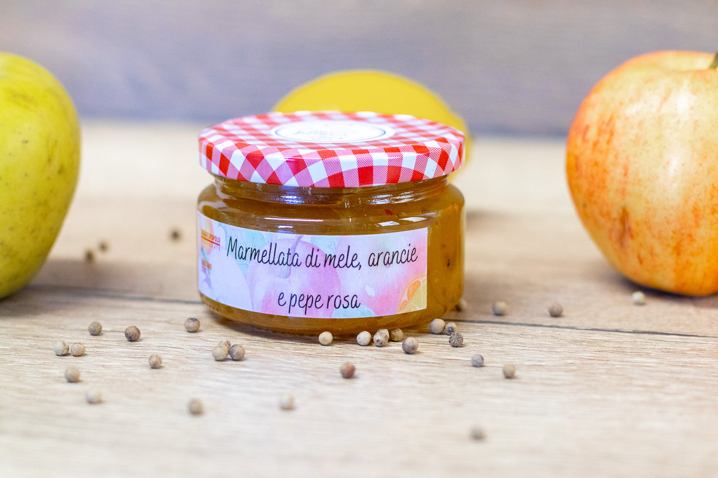 Marmellata di mele, arance e pepe rosa