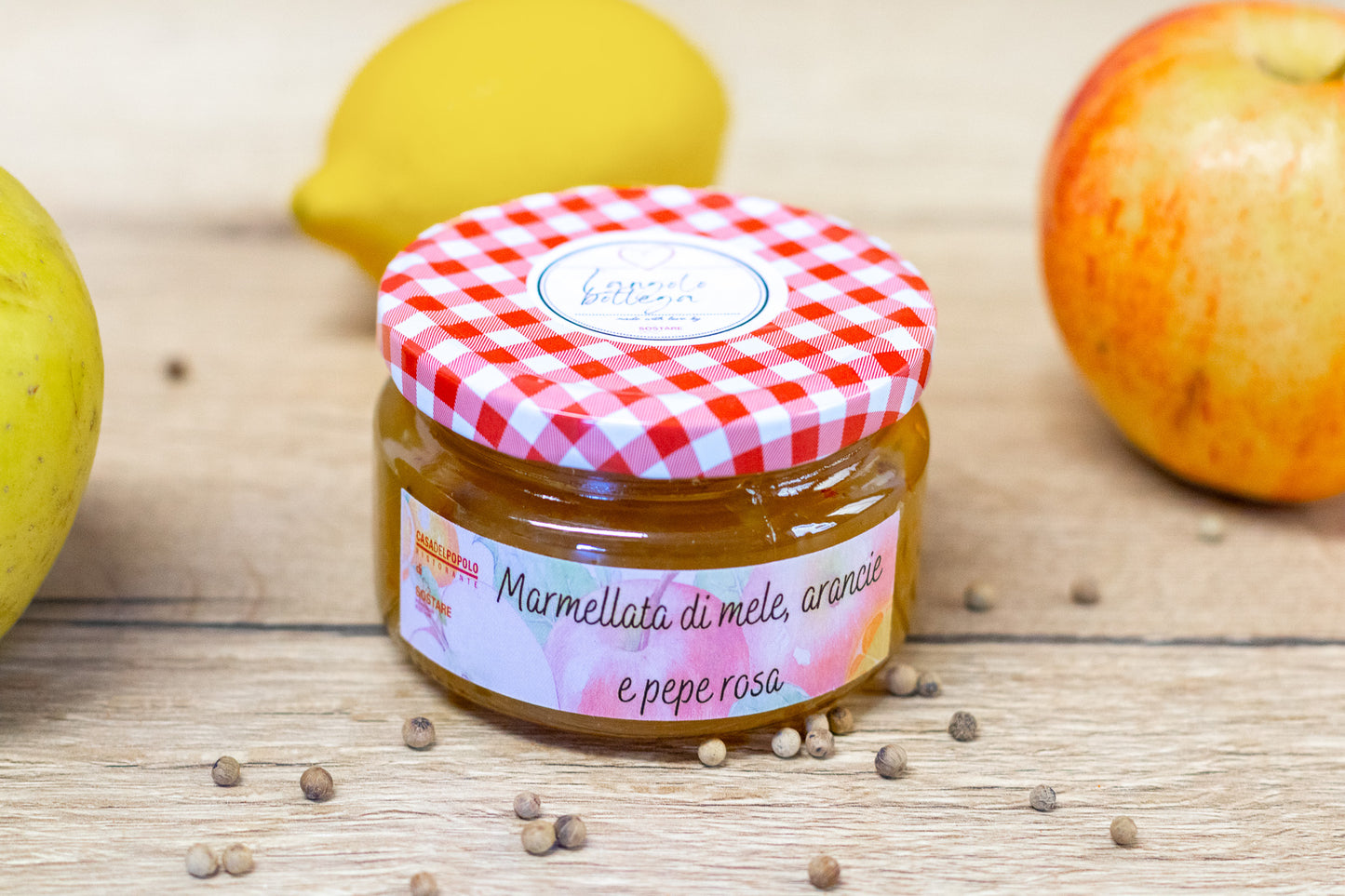 Marmellata di mele, arance e pepe rosa