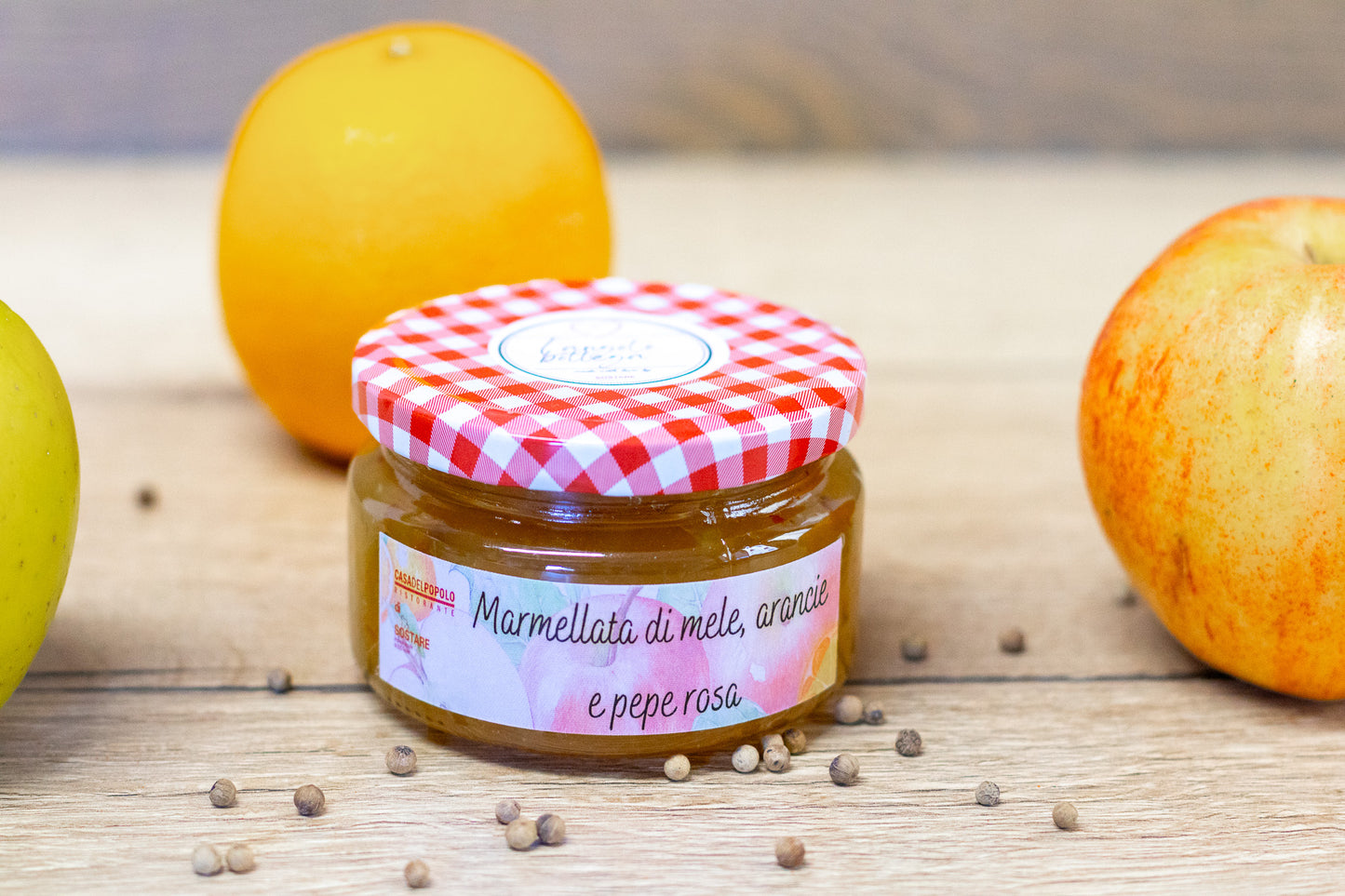 Marmellata di mele, arance e pepe rosa